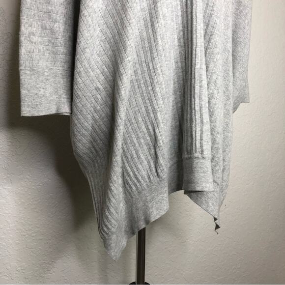 Cabi Watson light gray ribbed dolman sleeve knit sweater size Medium #5451 - Picture 12 of 14